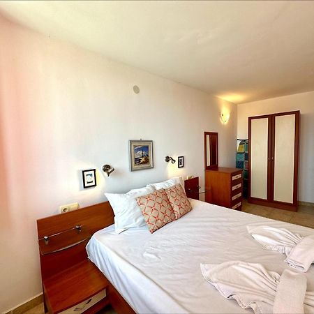Julia Family - Menada Apartments Pantai Sunny Bagian luar foto