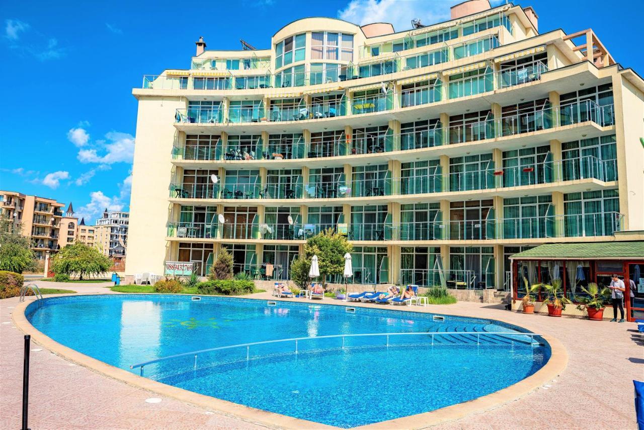 Julia Family - Menada Apartments Pantai Sunny Bagian luar foto