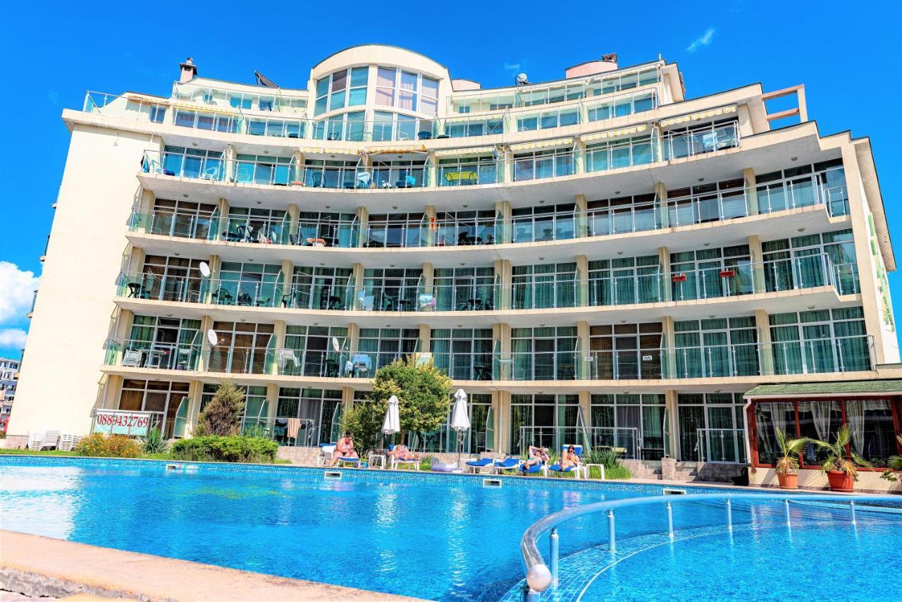 Julia Family - Menada Apartments Pantai Sunny Bagian luar foto