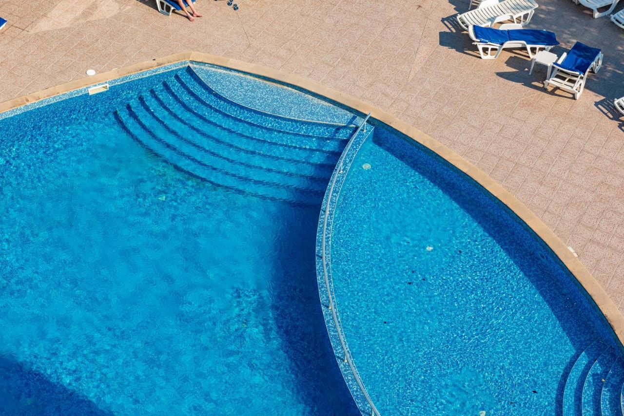 Julia Family - Menada Apartments Pantai Sunny Bagian luar foto