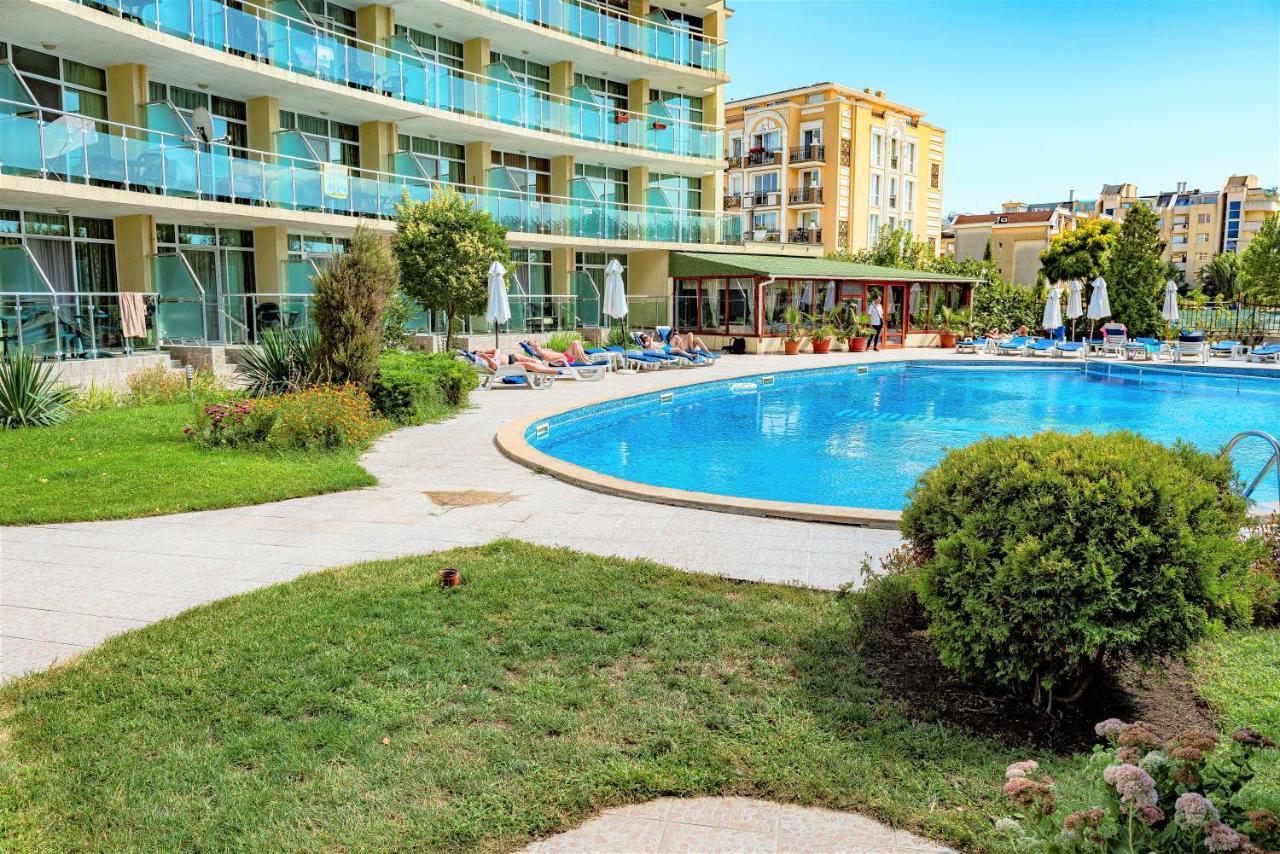 Julia Family - Menada Apartments Pantai Sunny Bagian luar foto