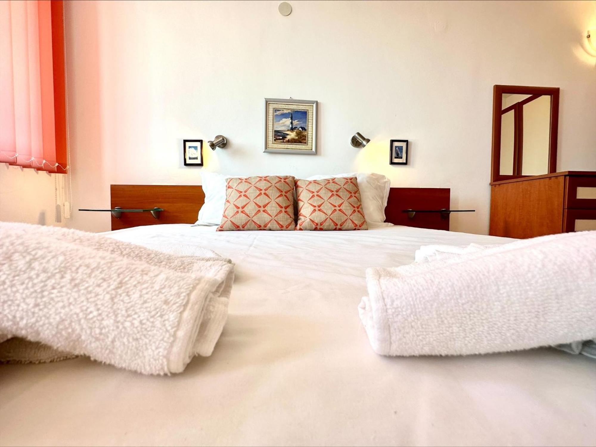 Julia Family - Menada Apartments Pantai Sunny Bagian luar foto