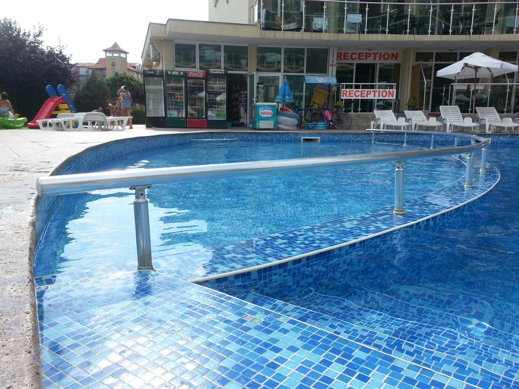 Julia Family - Menada Apartments Pantai Sunny Bagian luar foto