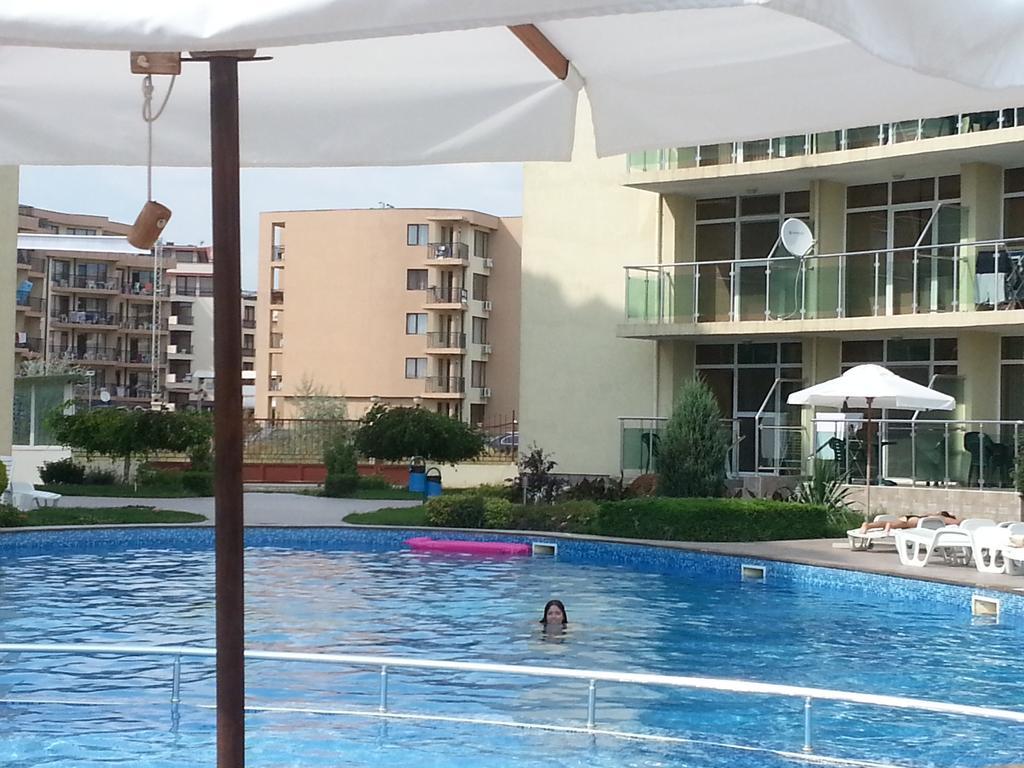 Julia Family - Menada Apartments Pantai Sunny Bagian luar foto