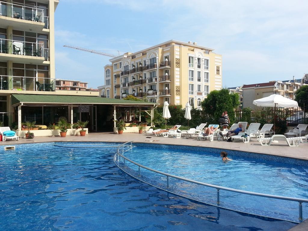 Julia Family - Menada Apartments Pantai Sunny Bagian luar foto