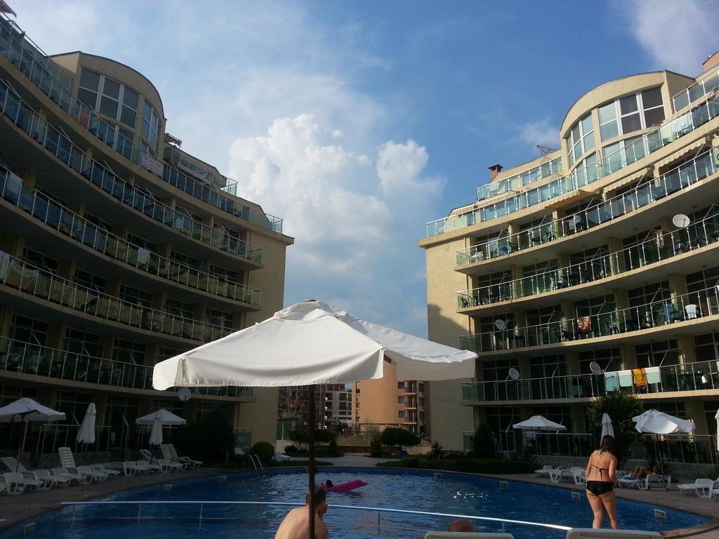 Julia Family - Menada Apartments Pantai Sunny Bagian luar foto