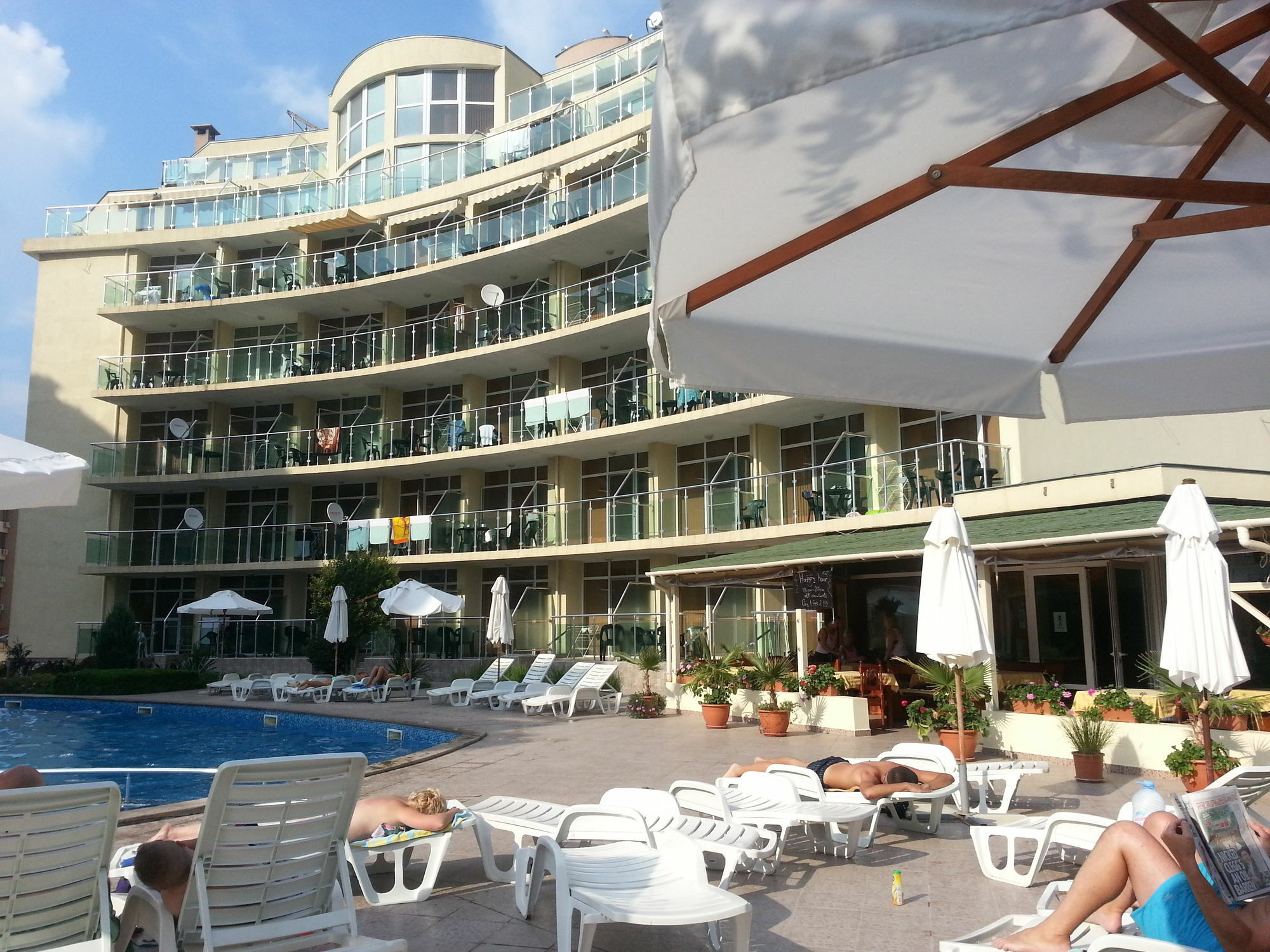 Julia Family - Menada Apartments Pantai Sunny Bagian luar foto